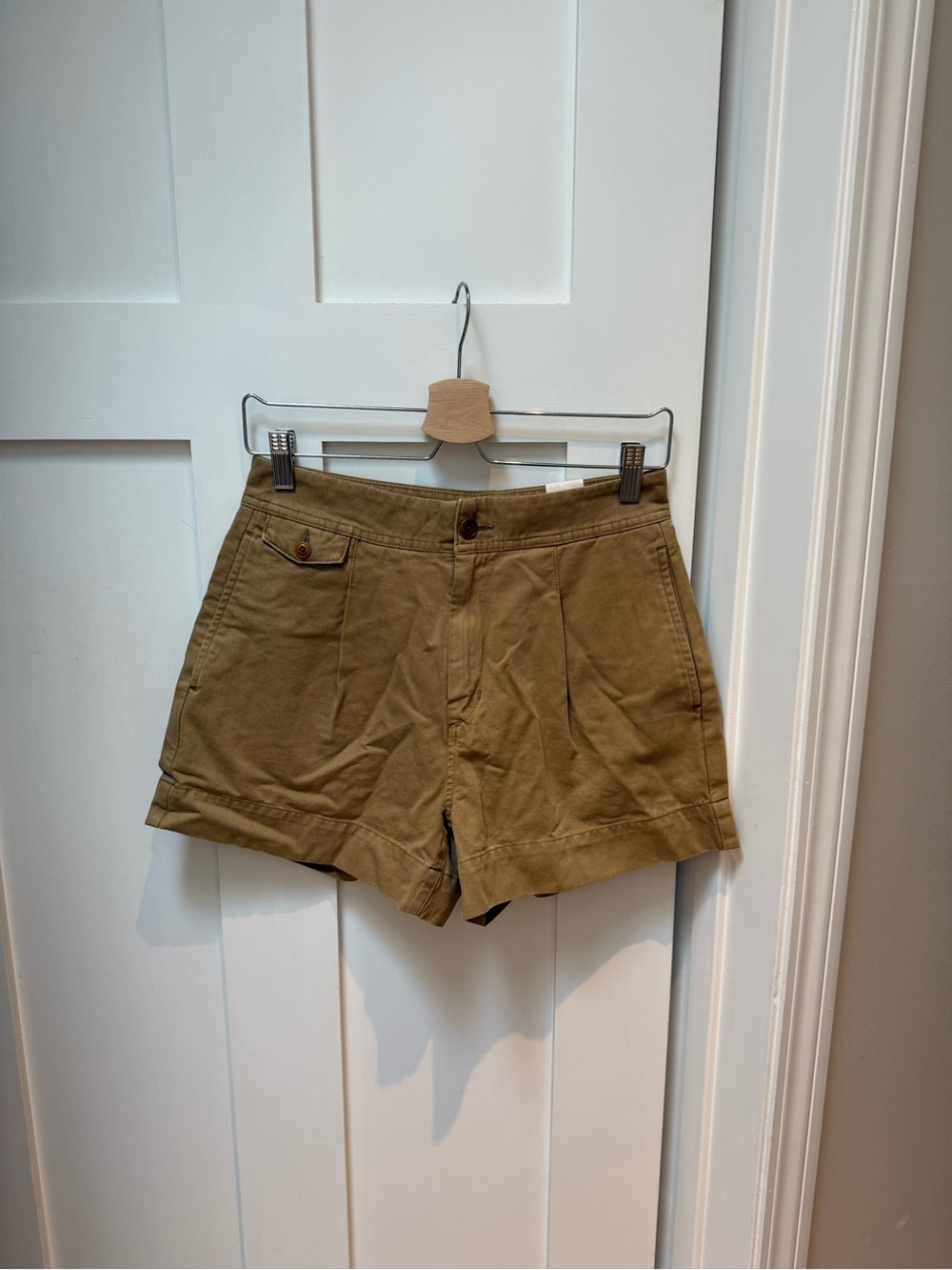 AE77 American Eagle High Waisted Khaki Women's Pleated Chino Shorts - size 27